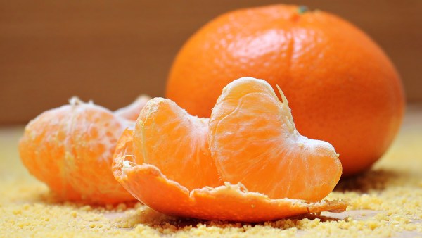 peel-and-unpeeled-orange